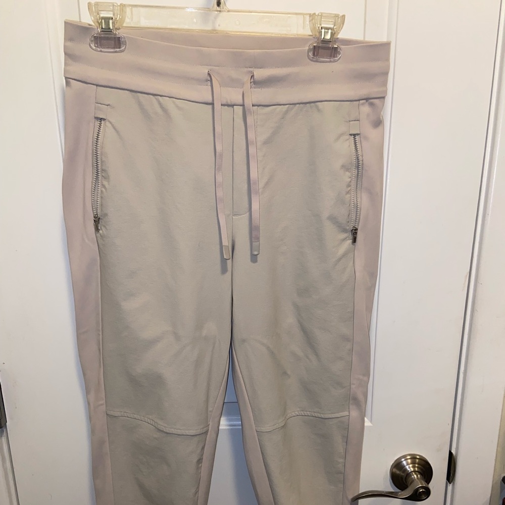 Athleta Hybrid Trek Jogger Size 6